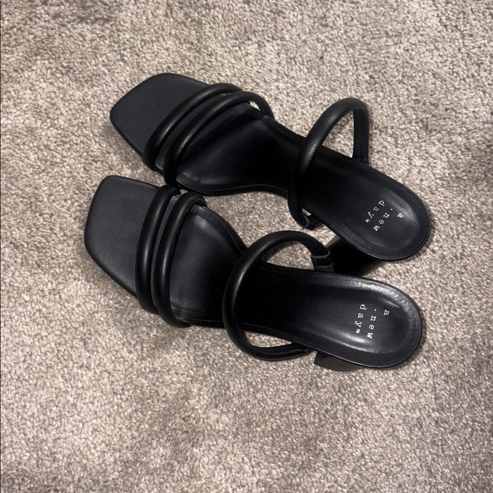 A New Day jet Black Strappy block heels 3 inch size 9.5 new - Picture 4 of 7